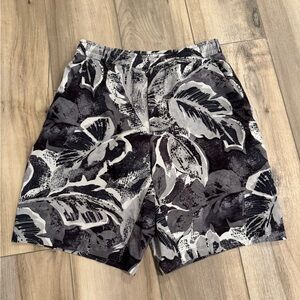 Lululemon Pace Breaker 9” short